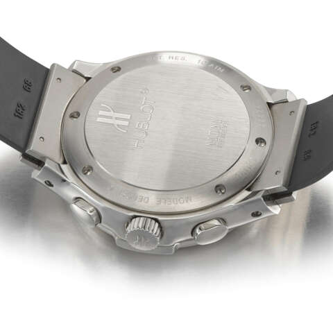 HUBLOT. A STAINLESS STEEL AUTOMATIC CHRONOGRAPH WRISTWATCH WITH DATE, GUARANTEE AND BOX - Foto 3