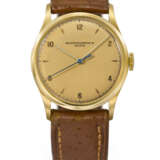 VACHERON CONSTANTIN. A RARE AND ELEGANT 18K GOLD WRISTWATCH WITH SWEEP CENTRE SECONDS AND CERTIFICATE OF ORIGIN - фото 1