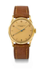 VACHERON CONSTANTIN. A RARE AND ELEGANT 18K GOLD WRISTWATCH WITH SWEEP CENTRE SECONDS AND CERTIFICATE OF ORIGIN
