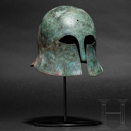 Korinthischer Helm der frühen zweiten Stufe, Mitte bis 2. Hälfte 7. Jhdt. v. Chr. - Foto 1