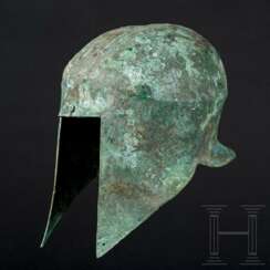 Illyrischer Helm mit Merkmalen korinthischer Helme der Lamia-Gruppe, 5. Jhdt. v. Chr.