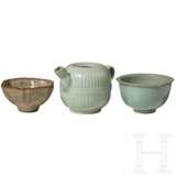 Longquan-Seladon-Teekanne und -Tasse sowie Ge-Typus-glasierte Tasse, China, wohl Ming-Dynastie (1368 - 1644) - фото 1