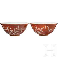 Ein paar eisenrote Schalen mit Xuantong-Marke, China, 1908 - 1912