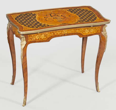Small ladies writing Desk in the Louis XV style - photo 1