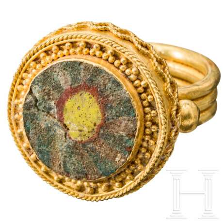 Goldener Ring mit Millefiori-Einlage im Stil der Antike, 20. Jhdt. - Foto 1