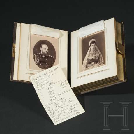 Bedeutendes Fotoalbum mit 20 Fotos von Zar Alexander III., Zarin Maria Feodorovna und Zarenfamilie, Russland, um 1880-90 - photo 1