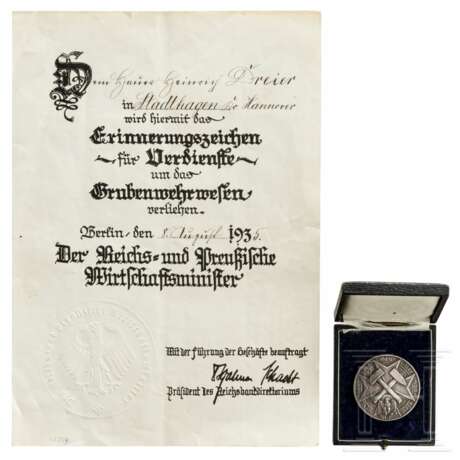 Grubenwehr-Erinnerungsabzeichen in Etui mit Urkunde - photo 1