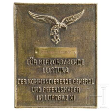 Ehrenschild "Für hervorragende Leistungen - Der kommandierende General und Befehlshaber im Luftgau XI" - фото 1