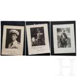 Drei große, eigenhändig signierte Portraitfotos von König Viktor Emanuel III. und Hochadel, 1929 - 1934 - Foto 1