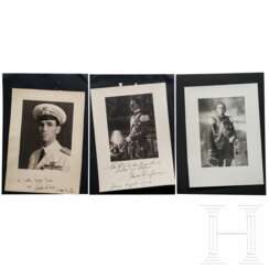 Drei große, eigenhändig signierte Portraitfotos von König Viktor Emanuel III. und Hochadel, 1929 - 1934