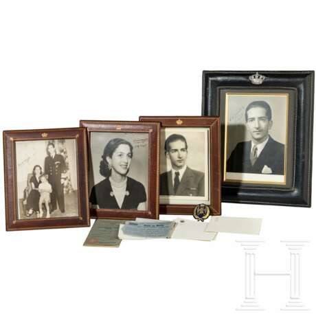 Vier Geschenk-Portraits von König Peter II. und Ehefrau Alexandra, Mützenemblem und Dokumente, 1940er - 1950er Jahre - Foto 1