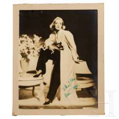 Marlene Dietrich - großformatiges Portraitfoto mit Signatur