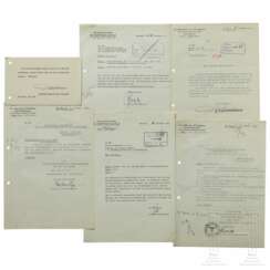 Fünf signierte Dokumente und eine Dankeskarte von Polizeistellen "in den besetzten niederländischen Gebieten"