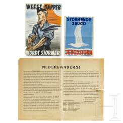 Drei Plakate "Weest Dapper - Wordt Stormer", "Stormende Juegd" sowie Aufruf zum Eintritt in die Freiwilligenlegion Niederlande, 1941