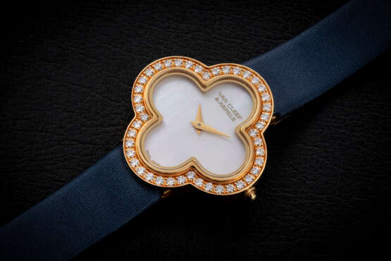 VAN CLEEF & ARPELS ALHAMBRA SMALL, AN ATTRACTIVE GOLD AND DIAMOND-SET WRISTWATCH WITH MOTHER-OF-PEARL DIAL - photo 1