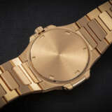 PATEK PHILIPPE, NAUTILUS 7011/1R-10, AN ATTRACTIVE GOLD LADIES WRISTWATCH - photo 2