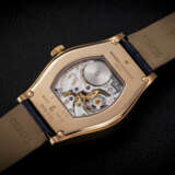 VACHERON CONSTANTIN, MALTE REF. 81515/000R, AN ELEGANT GOLD AND DIAMOND-SET LADIES WRISTWATCH - Foto 2