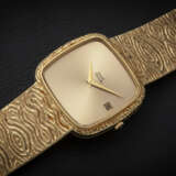 PIAGET, A GOLD AUTOMATIC ‘TV DIAL’ WRISTWATCH WITH DECORATIVE BEZEL AND BRACELET - фото 1