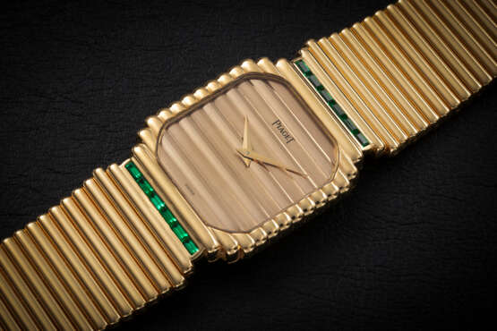 PIAGET, REF. 7340511, A GOLD AND EMERALD-SET WRISTWATCH - фото 1