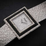 PIAGET, REF. 920003 A 6, AN ATTRACTIVE GOLD BARK-FINISH WRISTWATCH ONYX BEZEL AND PAVED DIAMOND DIAL - photo 1