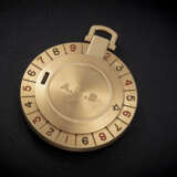CARTIER, AN INTERESTING AND NOVEL GOLD POCKET WATCH WITH ROULETTE WHEEL - фото 2