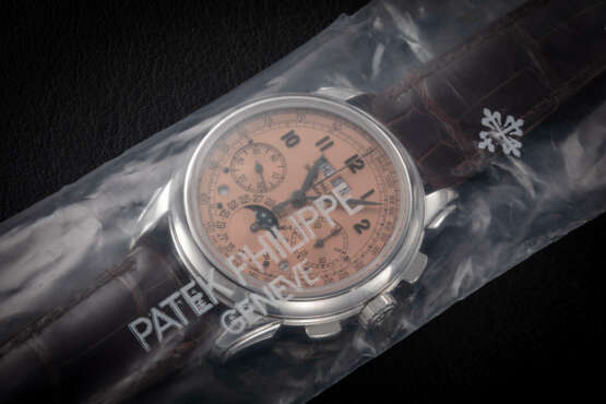 PATEK PHILIPPE, REF. 5270P, A SEALED PLATINUM PERPETUAL CALENDAR CHRONOGRAPH WITH SALMON DIAL - фото 1