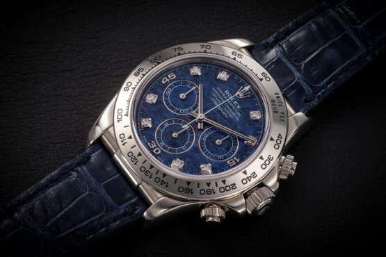 ROLEX, DAYTONA REF. 16519, AN ATTRACTIVE GOLD AUTOMATIC CHRONOGRAPH WRISTWATCH WITH SODALITE DIAL - Foto 1