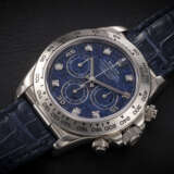 ROLEX, DAYTONA REF. 16519, AN ATTRACTIVE GOLD AUTOMATIC CHRONOGRAPH WRISTWATCH WITH SODALITE DIAL - photo 1
