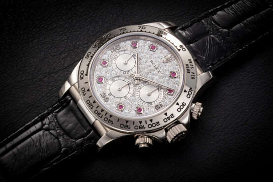 ROLEX, DAYTONA REF. 16519, A GOLD CHRONOGRAPH WITH PAVED DIAMOND DIAL AND RUBY HOUR MARKERS - фото 1