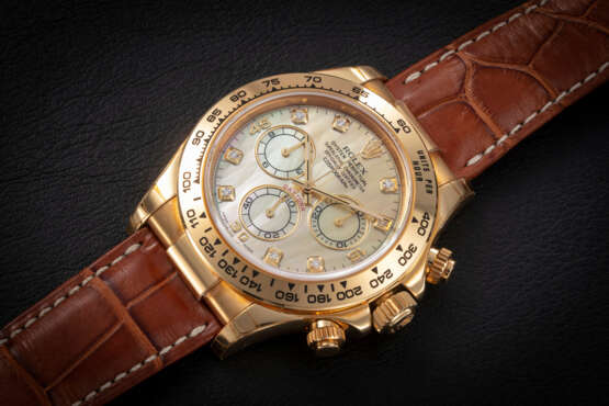 ROLEX, DAYTONA REF. 116518, A GOLD AUTOMATIC CHRONOGRAPH WITH MOTHER-OF-PEARL DIAL - фото 1