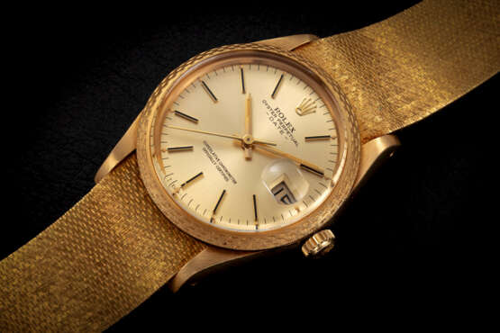 ROLEX, OYSTER PERPETUAL DATE RE. 15148, AN ATTRACTIVE GOLD AUTOMATIC WRISTWATCH WITH MESH BRACELET - Foto 1