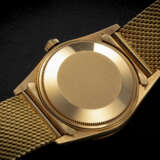 ROLEX, OYSTER PERPETUAL DATE RE. 15148, AN ATTRACTIVE GOLD AUTOMATIC WRISTWATCH WITH MESH BRACELET - фото 2