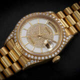 ROLEX, DAY-DATE REF. 18138, A GOLD AND DIAMOND-SET AUTOMATIC WRISTWATCH WITH ENAMEL SECTOR DIAL - Foto 1