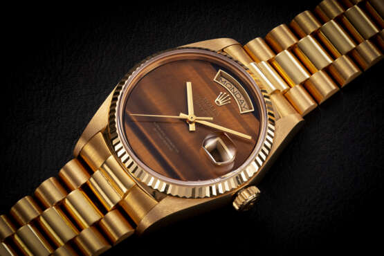 ROLEX, DAY-DATE REF. 18038, A GOLD AUTOMATIC WRISTWATCH WITH TIGER EYE DIAL - фото 1