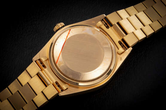 ROLEX, DAY-DATE REF. 18038, A GOLD AUTOMATIC WRISTWATCH WITH TIGER EYE DIAL - Foto 2