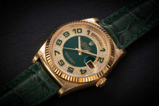 ROLEX, DAY-DATE REF. 118138, AN ATTRACTIVE GOLD AUTOMATIC WRISTWATCH WITH DIAMOND-SET DIAL - фото 1