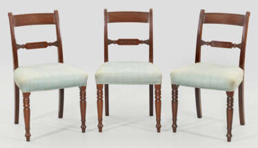 Drei Regency-Stühle
