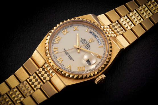ROLEX, OYSTERQUARTZ DAY-DATE REF. 19028 ‘PYRAMID’, A GOLD WRISTWATCH WITH HOBNAIL PATTERN BEZEL AND LINKS - photo 1