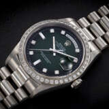ROLEX, DAY-DATE REF. 18346, AN ATTRACTIVE PLATINUM AND DIAMOND-SET WRISTWATCH WITH GREEN VIGNETTE DIAL - photo 1