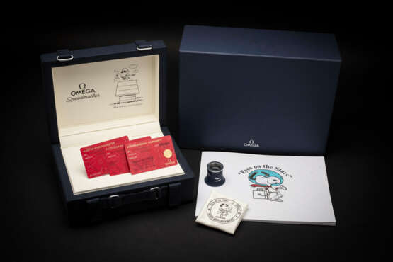 OMEGA, SPEEDMASTER “SILVER SNOOPY AWARD” 50th ANNIVERSARY EDITION, A STEEL MANUAL-WINDING CHRONOGRAPH - photo 3