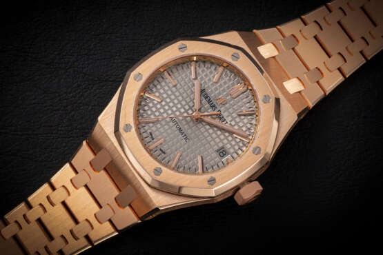 AUDEMARS PIGUET, ROYAL OAK REF. 15450OR, A GOLD AUTOMATIC WRISTWATCH - фото 1