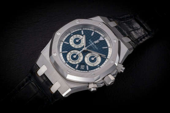 AUDEMARS PIGUET, ROYAL OAK REF. 26022BC, A GOLD AUTOMATIC CHRONOGRAPH WRISTWATCH - photo 1