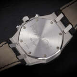 AUDEMARS PIGUET, ROYAL OAK REF. 26022BC, A GOLD AUTOMATIC CHRONOGRAPH WRISTWATCH - фото 2