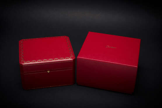 CARTIER, PASHA TERRA, AN EXTREMELY RARE LIMITED EDITION GOLD WRISTWATCH - Foto 3