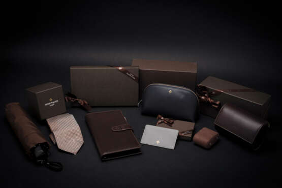 A SET OF 6 PATEK PHILIPPE BRANDED ACCESSORIES - photo 1