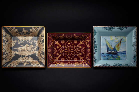 PATEK PHILIPPE, A LOT OF THREE COMMEMORATIVE LIMOGES PORCELAIN AND ENAMEL DISHES - Foto 1