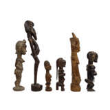 Konvolut: 6 figürliche Schnitzereien aus Holz. AFRIKA: - photo 7