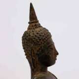 Buddha Akshobya aus Bronze, SINOTIBETISCH 18. Jh. oder älter. - фото 12