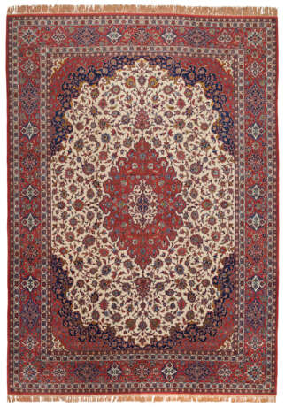 AN ISFAHAN CARPET - Foto 1