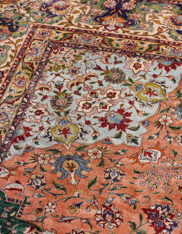 A SILK TABRIZ CARPET - фото 4